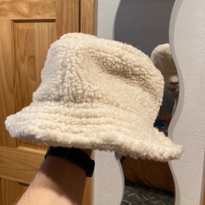 Sherpa bucket hat